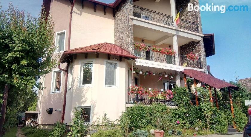 Casa Cu Flori
