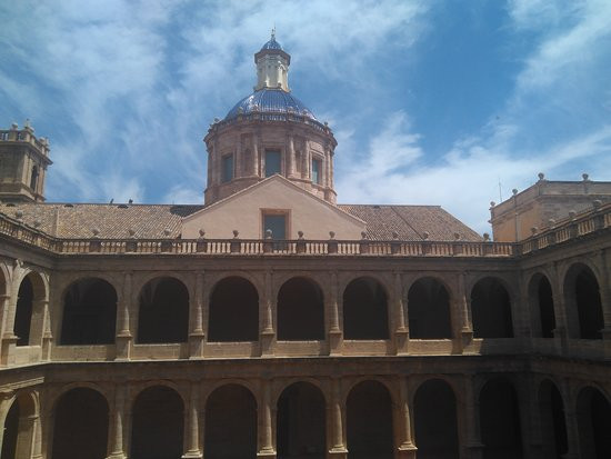 Antiguo Monasterio De San Miguel De Los Reyes景点图片