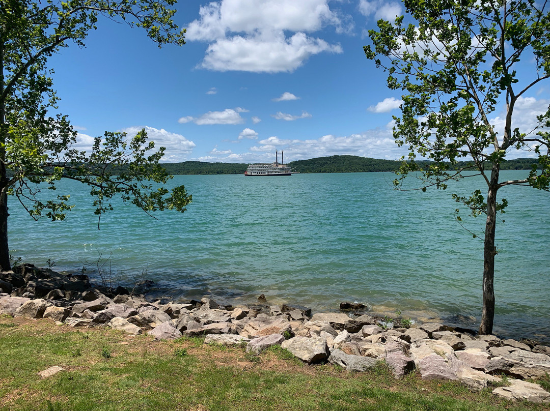 Table Rock Lakeshore Trail景点图片