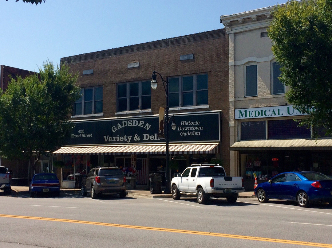 Gadsden Variety Antique Mall景点图片