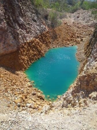 3 Colored Lake景点图片