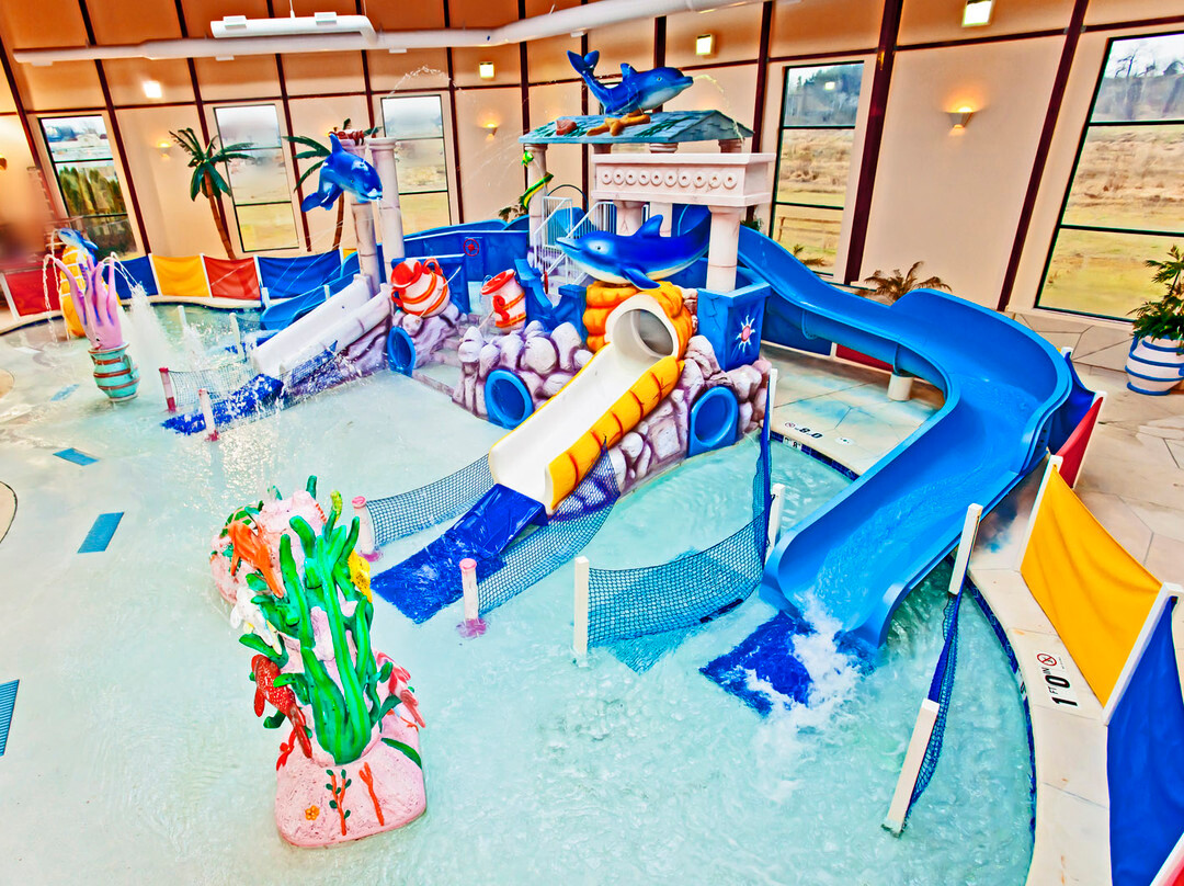 Grand Marquis Waterpark Hotel & Suites