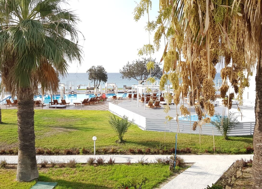 卡马利海滩酒店主图