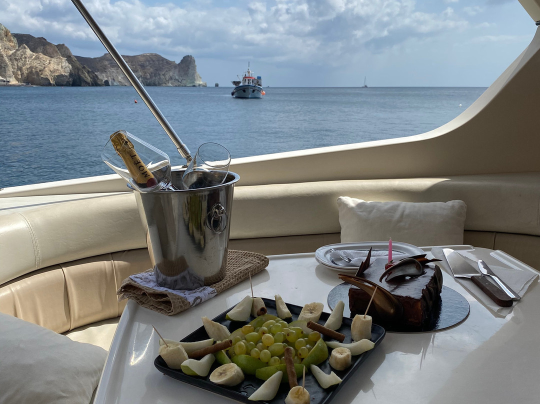 Santorini Yacht Cruises景点图片