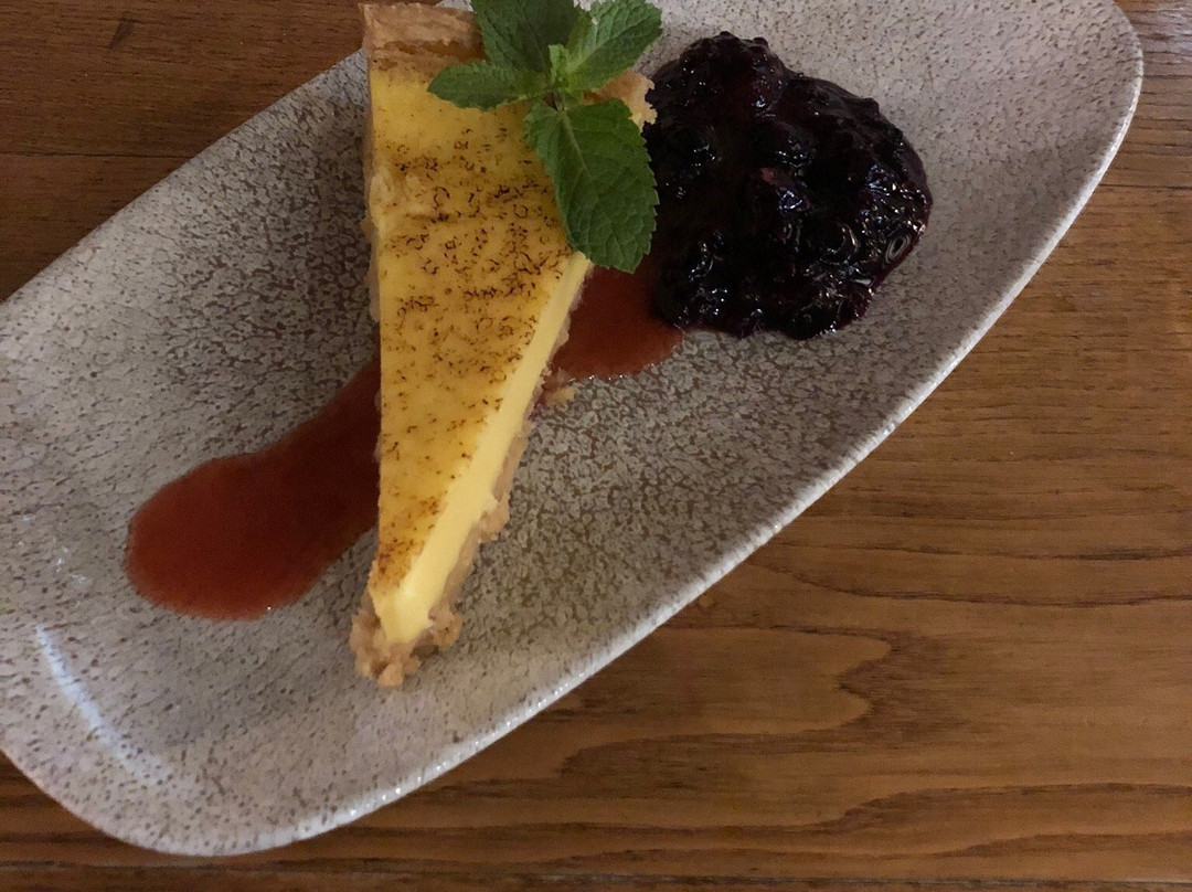 The Stag on the River主图