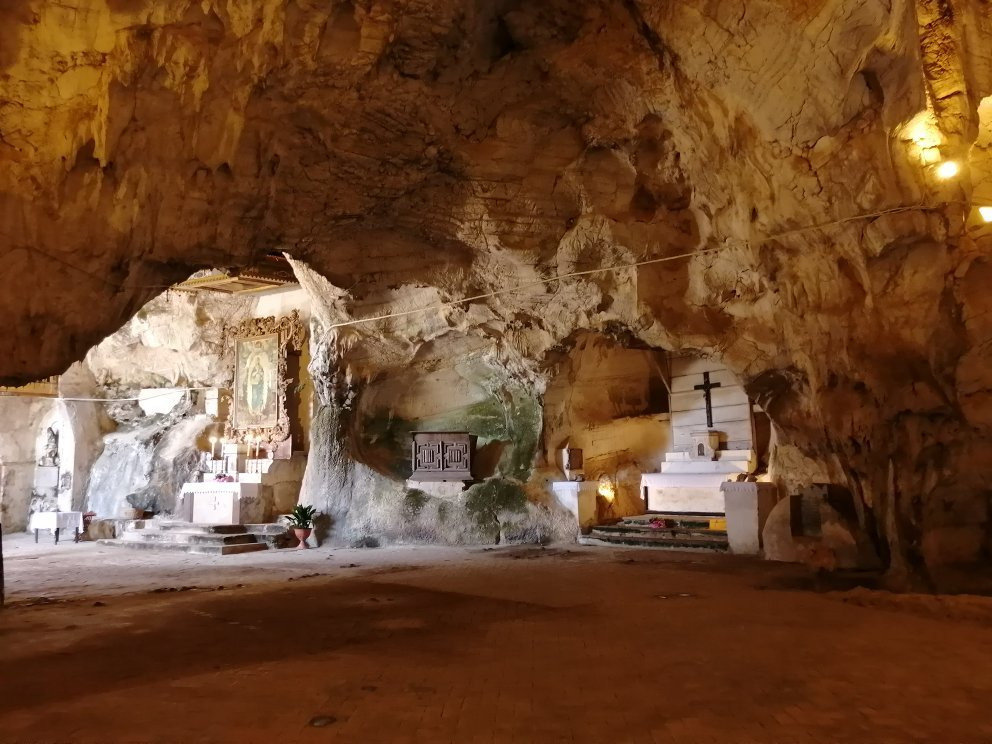 Grotta del Santuario di San Michele Arcangelo景点图片
