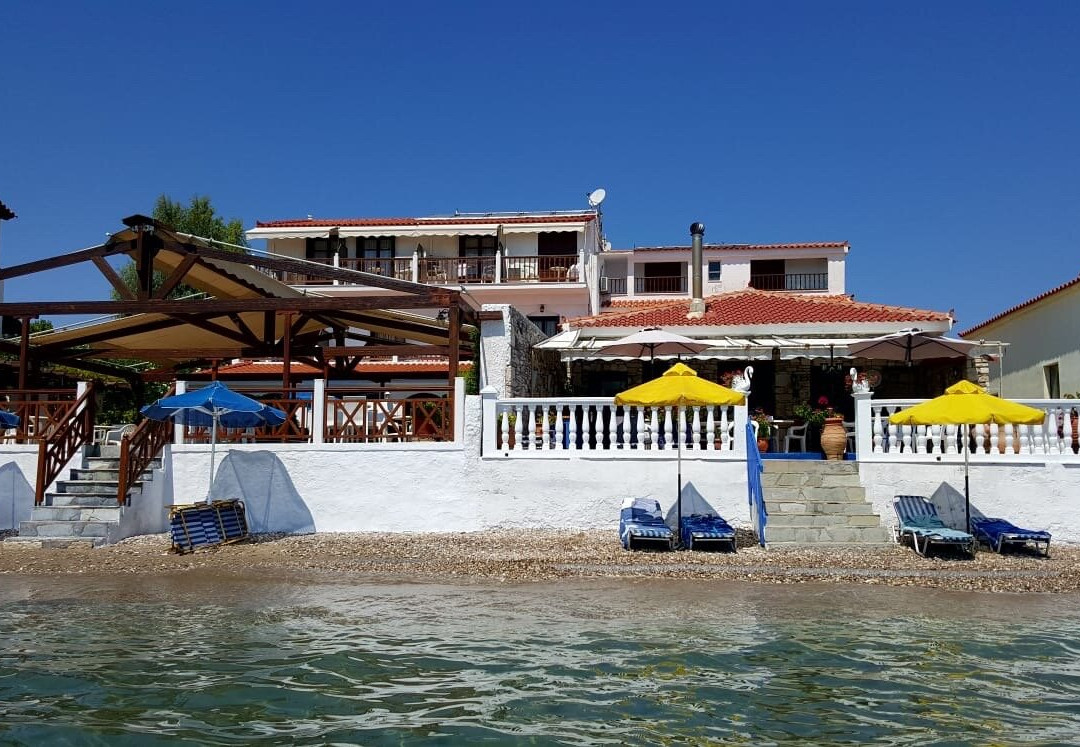 Potokaki Beachfront Hotel主图