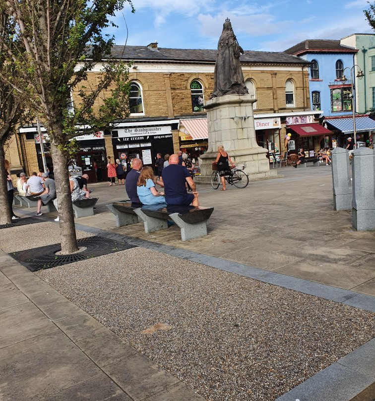 Queen Victoria Statue