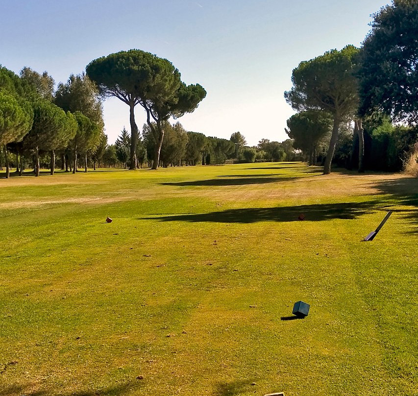 Club de Golf Entrepinos-Simancas必去景点