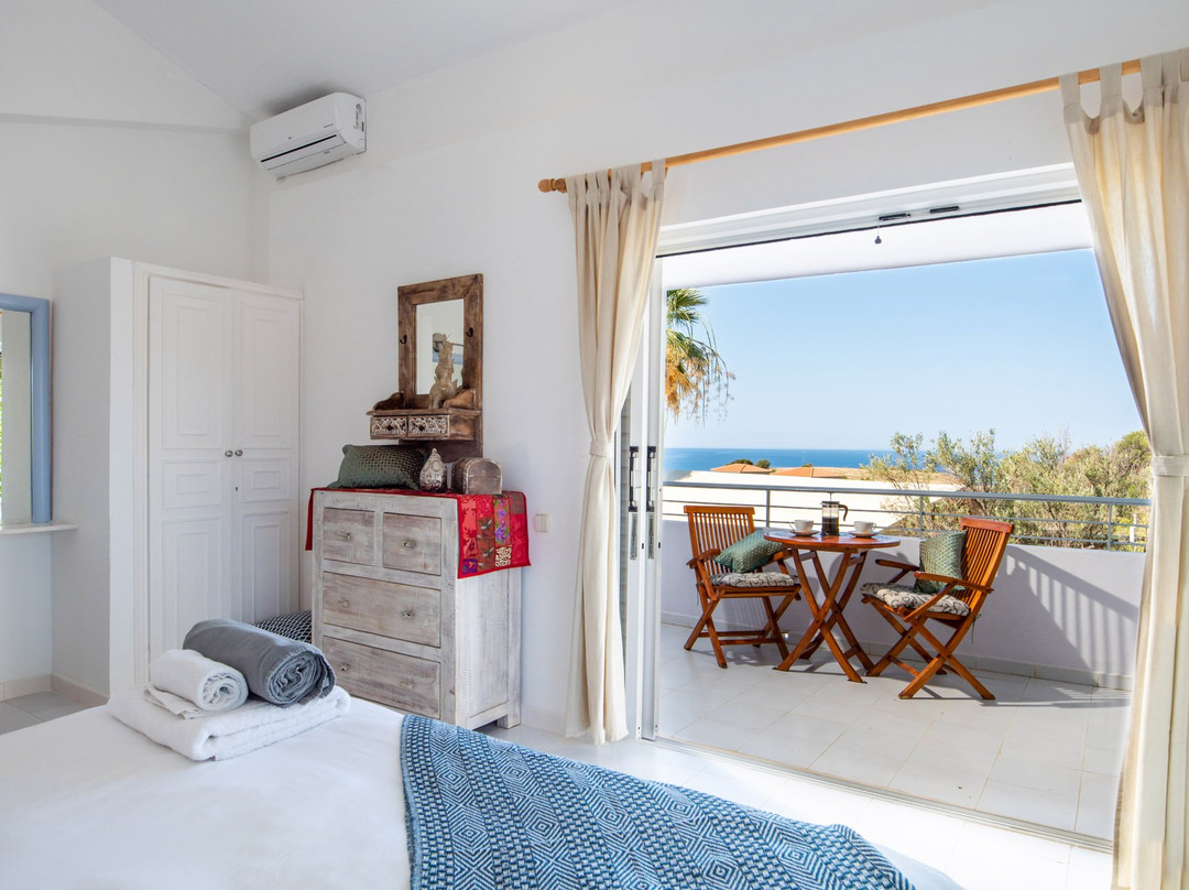 Avithos Beach Estate主图