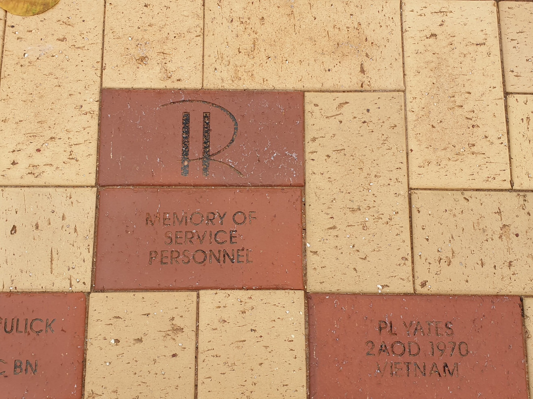 Riverland Vietnam War Veterans & Post World War Two Memorial景点图片