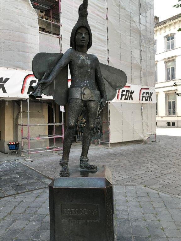 Papageno Statue-布鲁日必去景点