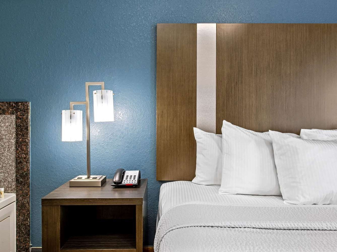 La Quinta Inn & Suites by Wyndham Kingwood Houston IAH Airpt主图