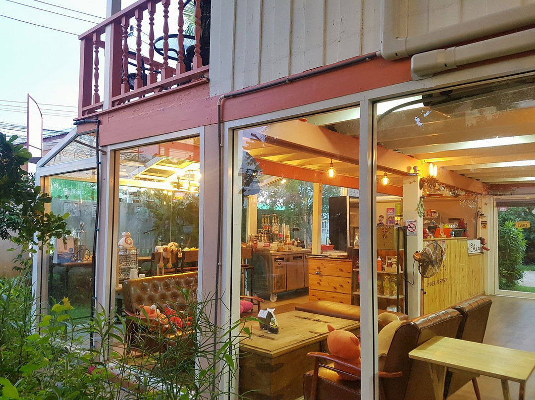 Moon Fox Cafe Inn & Art Gallery主图