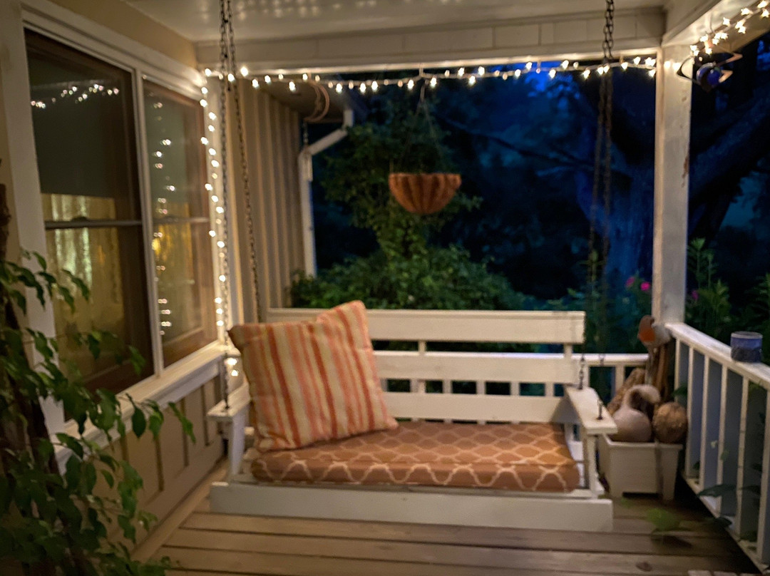 Henson Cove Place B&B主图