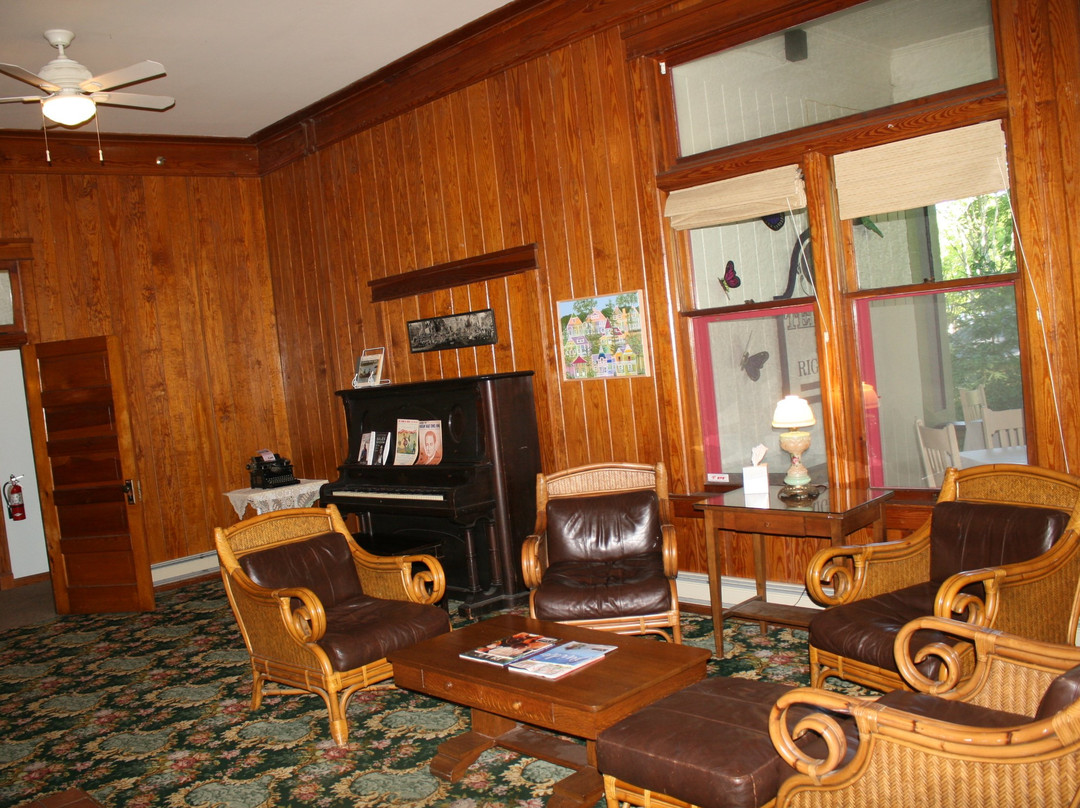 The Terrace Inn and 1911 Restaurant主图