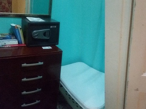 Roly Colonial House Behind Capitol主图