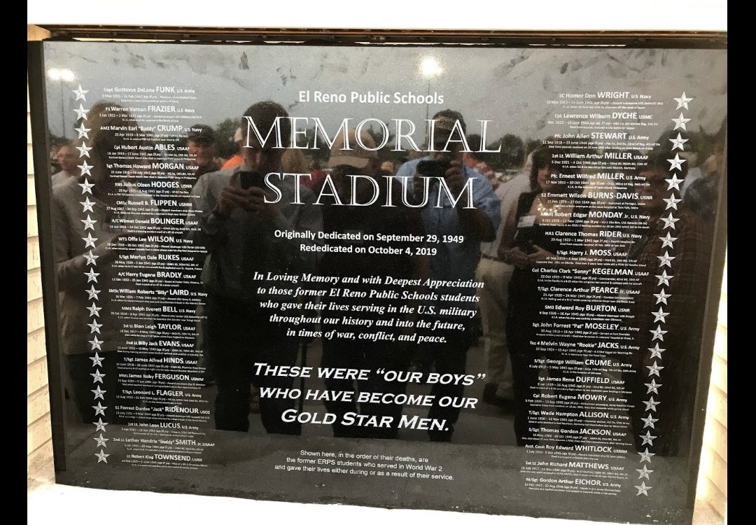 ERPS Memorial Stadium World War 2 Monument景点图片