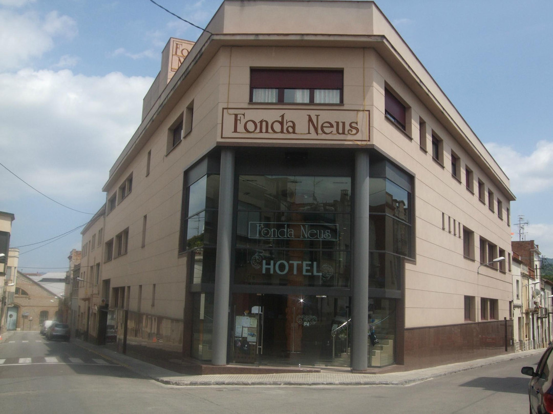 Hotel Fonda Neus主图
