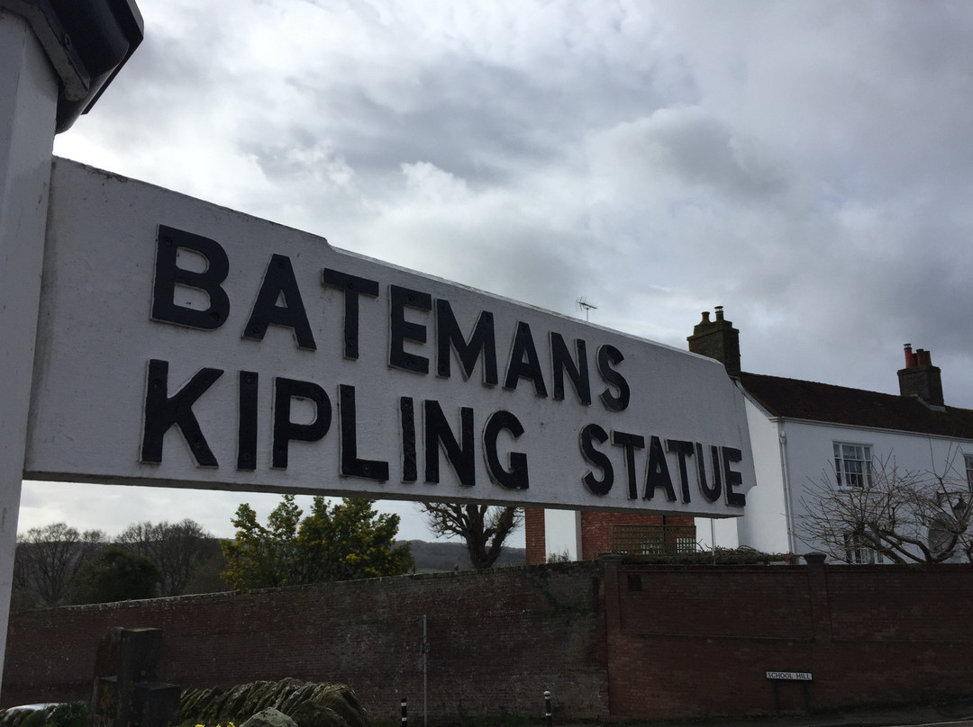 Kipling Statue景点图片