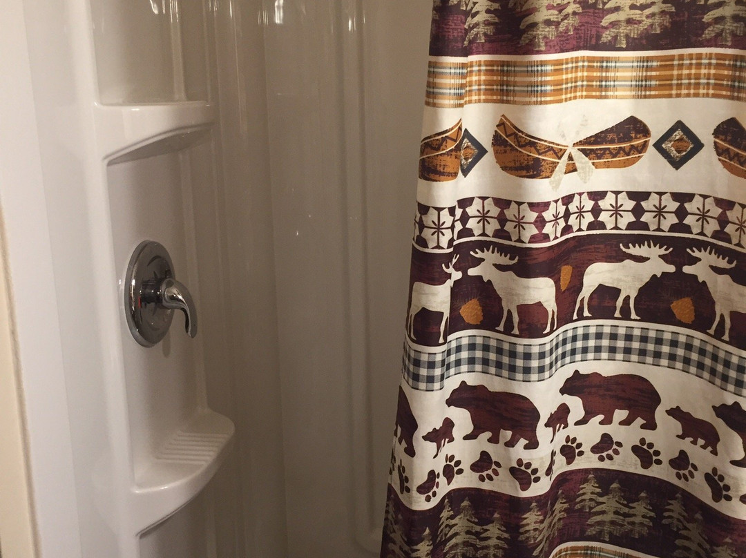 跳舞熊酒店主图