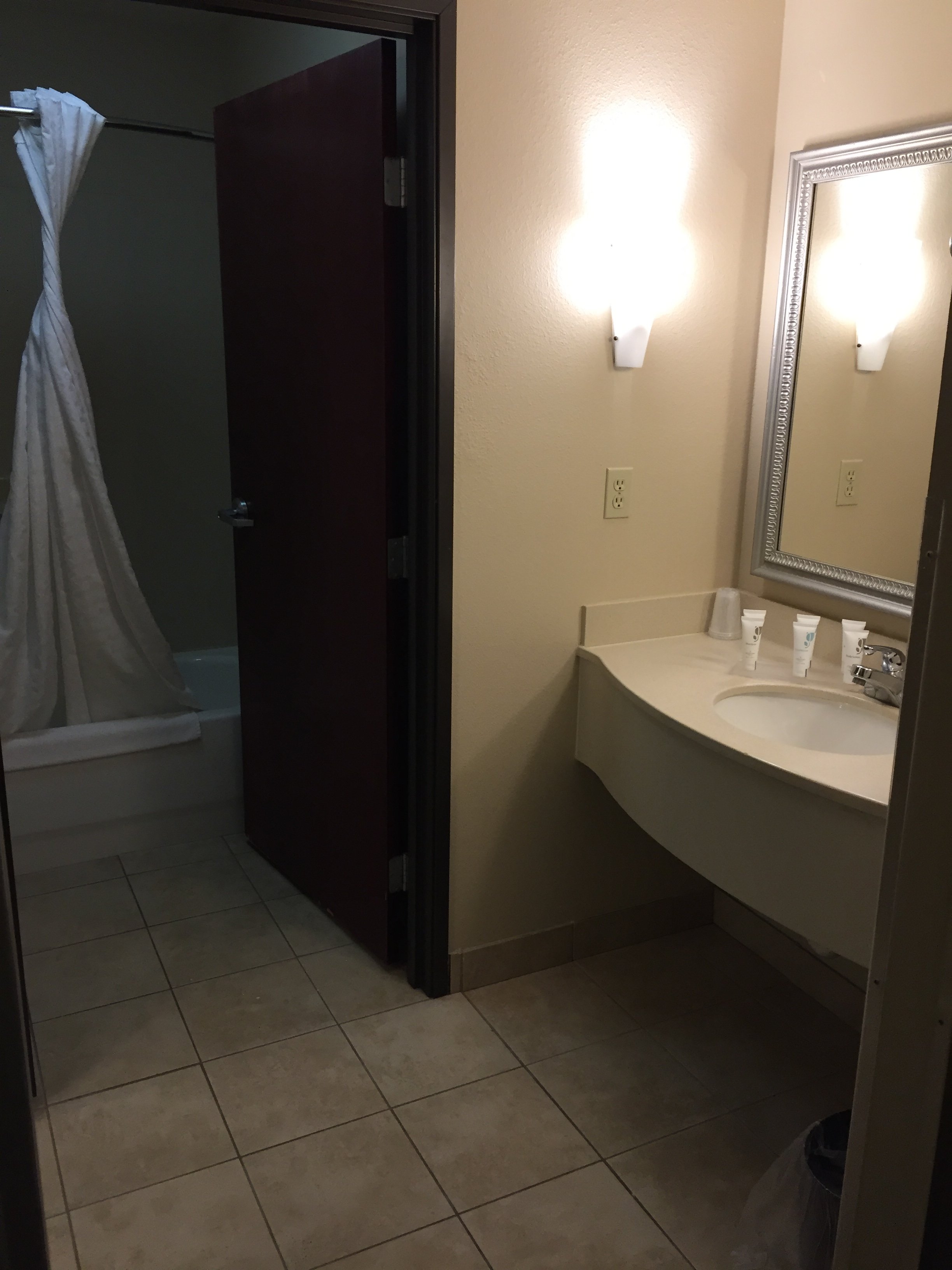 Staybridge Suites Cedar Rapids North, an IHG hotel-浴室