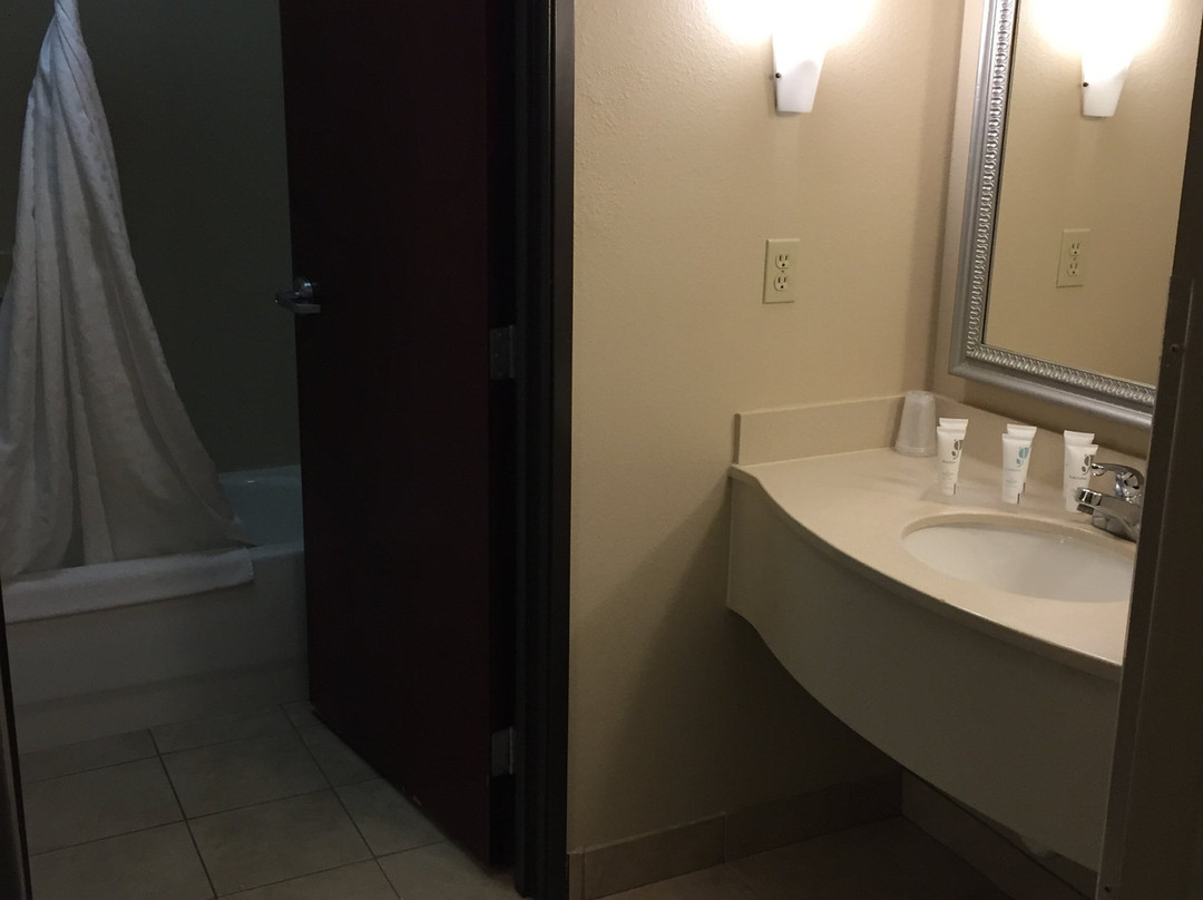 Staybridge Suites Cedar Rapids North by IHG主图