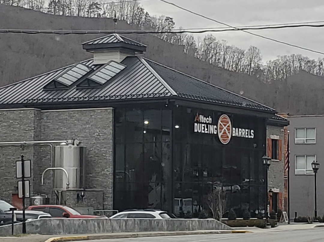 Dueling Barrels Brewery & Distillery-Pikeville必去景点