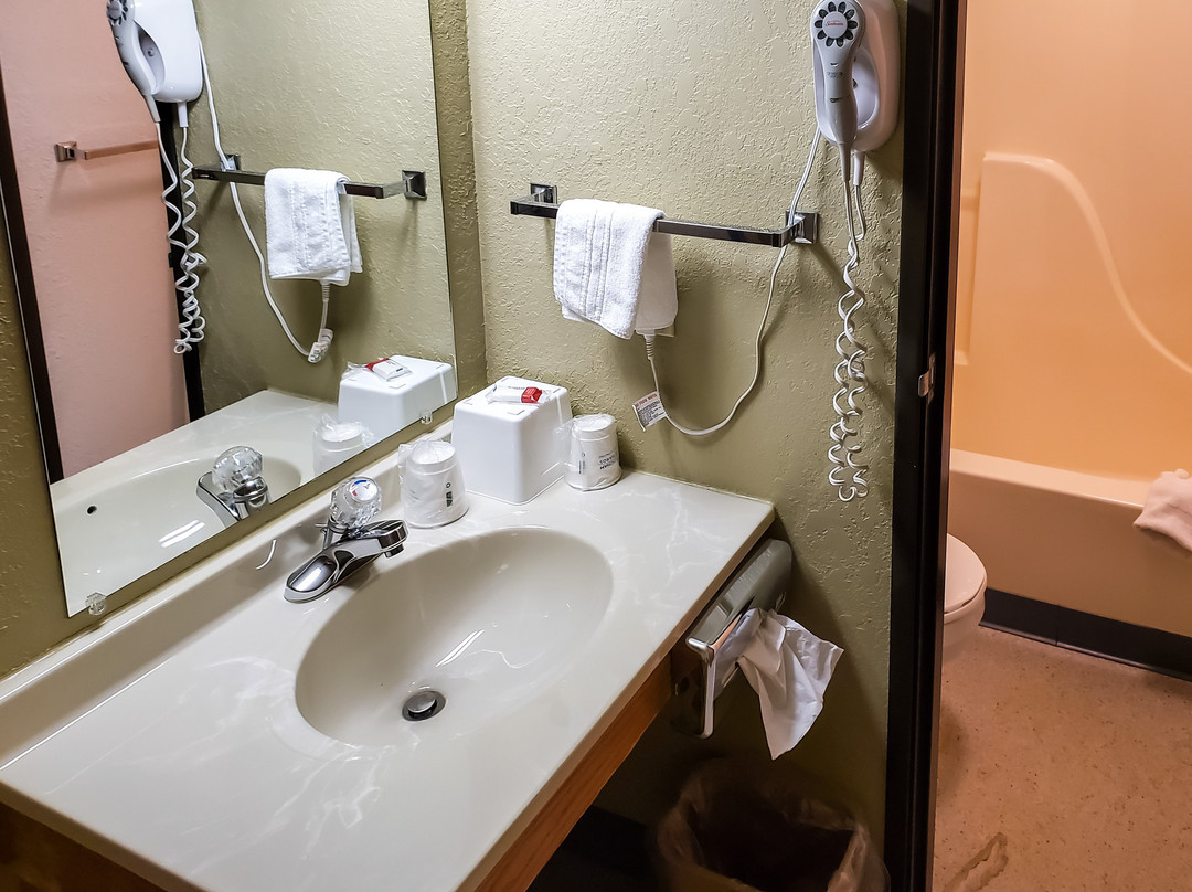 Super 8 by Wyndham Grayling主图