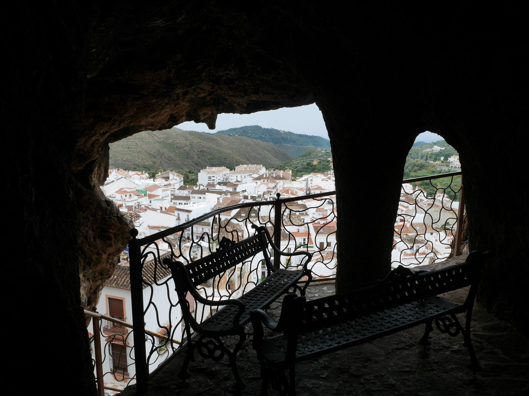Cueva de las Columnas景点图片
