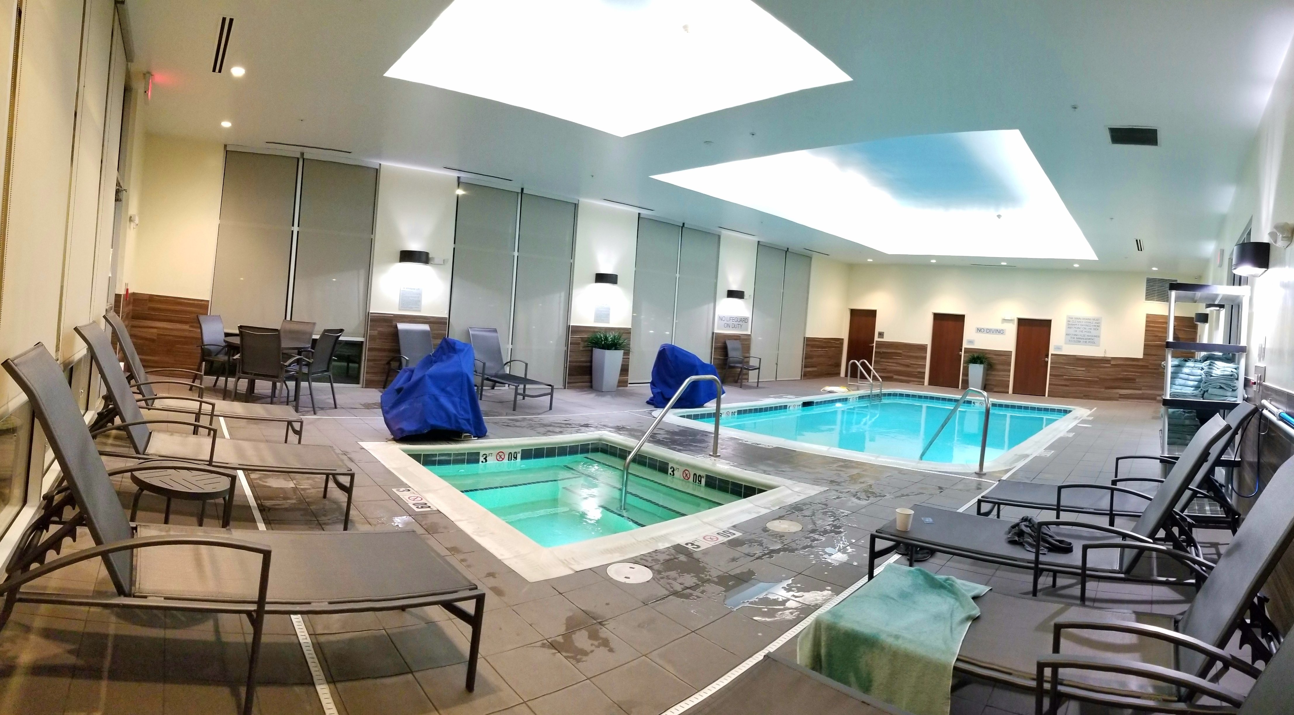 Fairfield Inn & Suites Butte-泳池