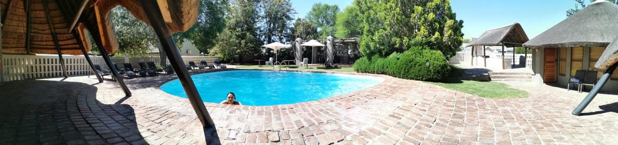Protea Hotel Oudtshoorn Riempie Estate-泳池