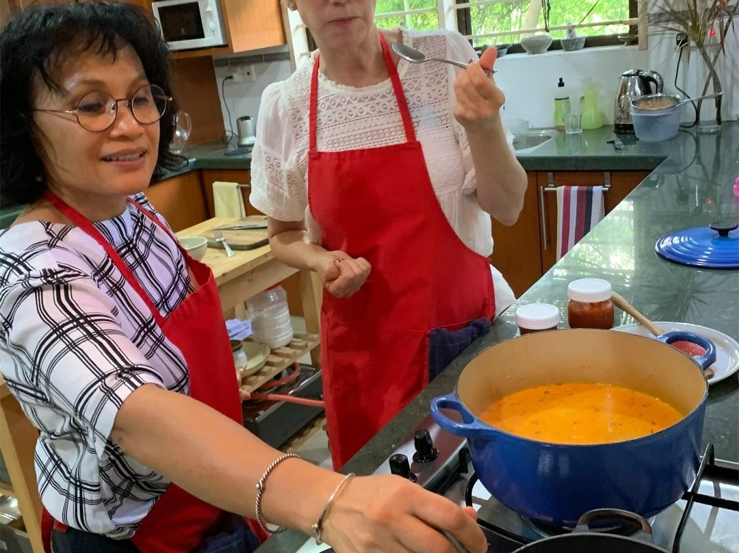 Cooking With Alou景点图片
