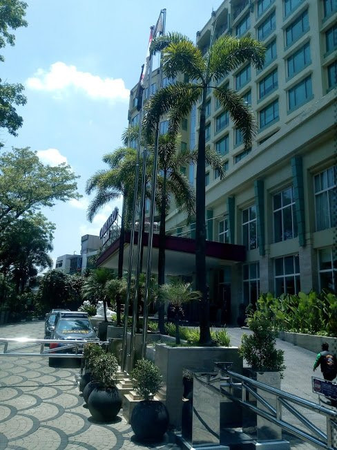 万隆假日酒店主图