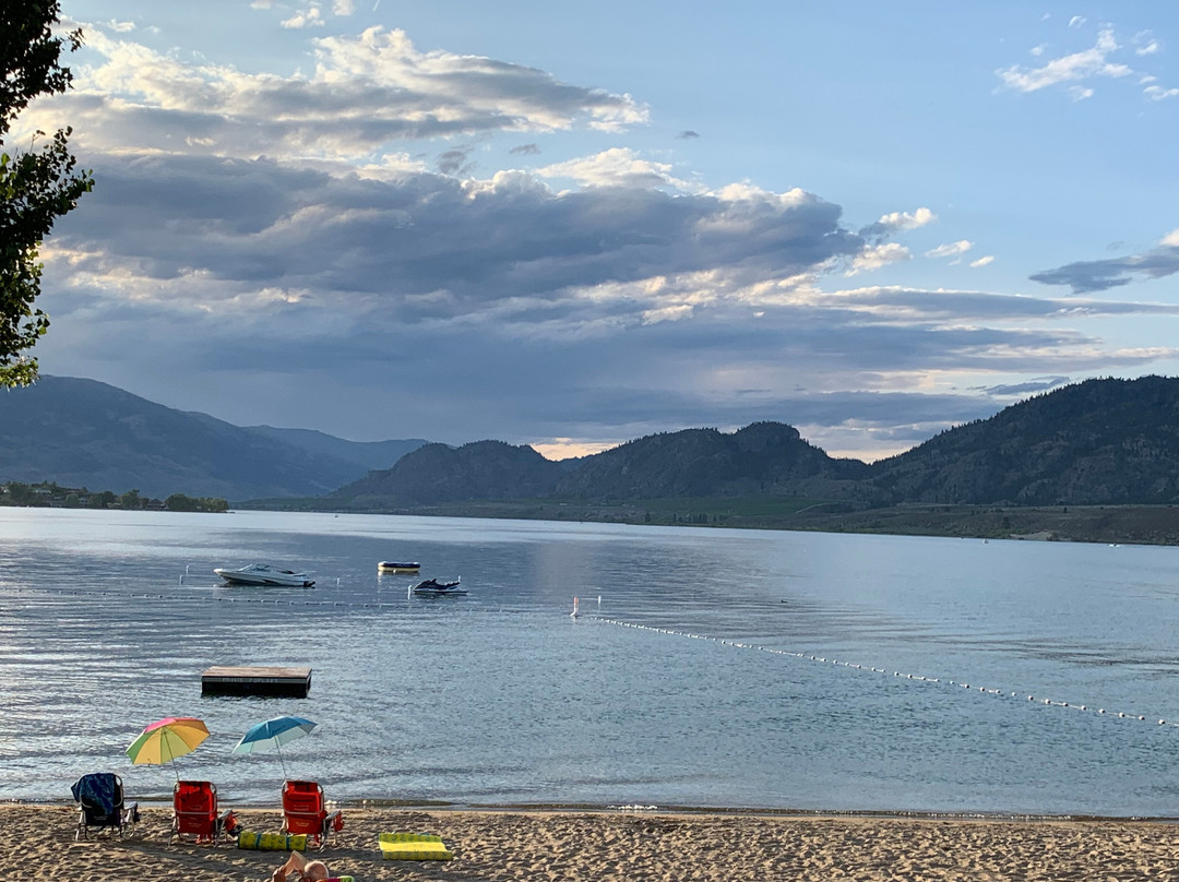 Poplars Motel On The Lake主图