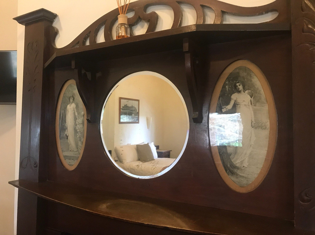 Deloraine Hotel主图