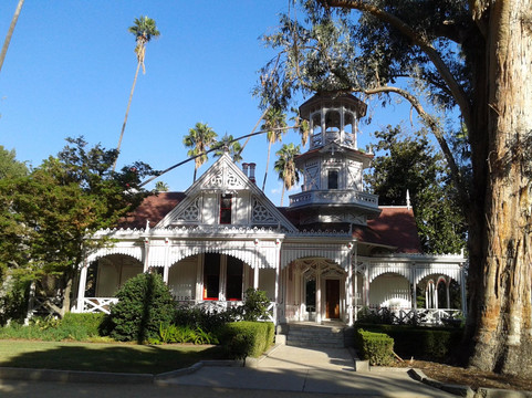 Queen Anne Cottage and Coach Barn