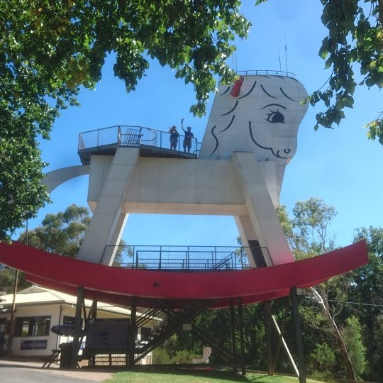 Toy Factory and Big Rocking Horse景点图片