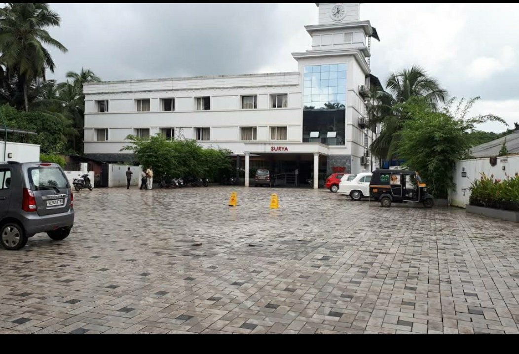 Hotel Surya-官方