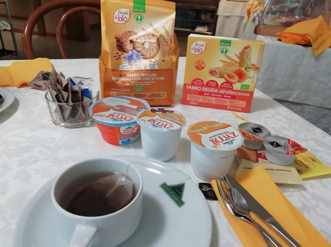 吉洛尼酒店主图