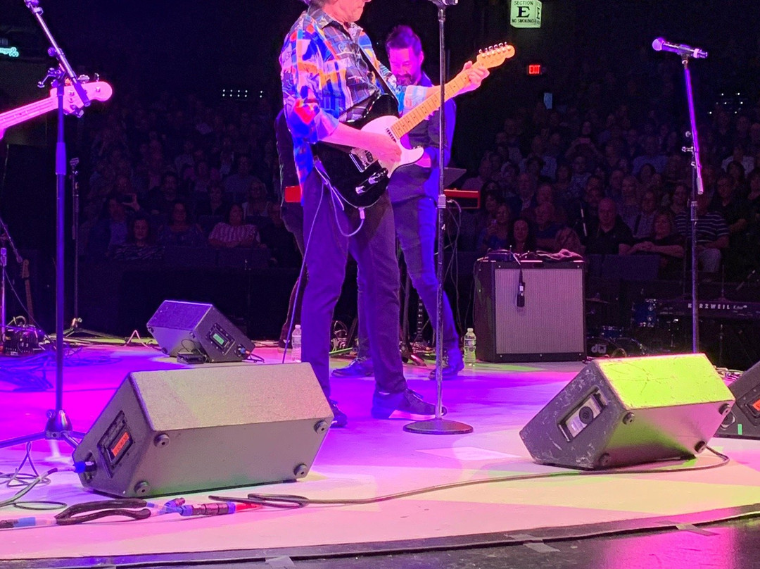 Flagstar at Westbury Music Fair景点图片
