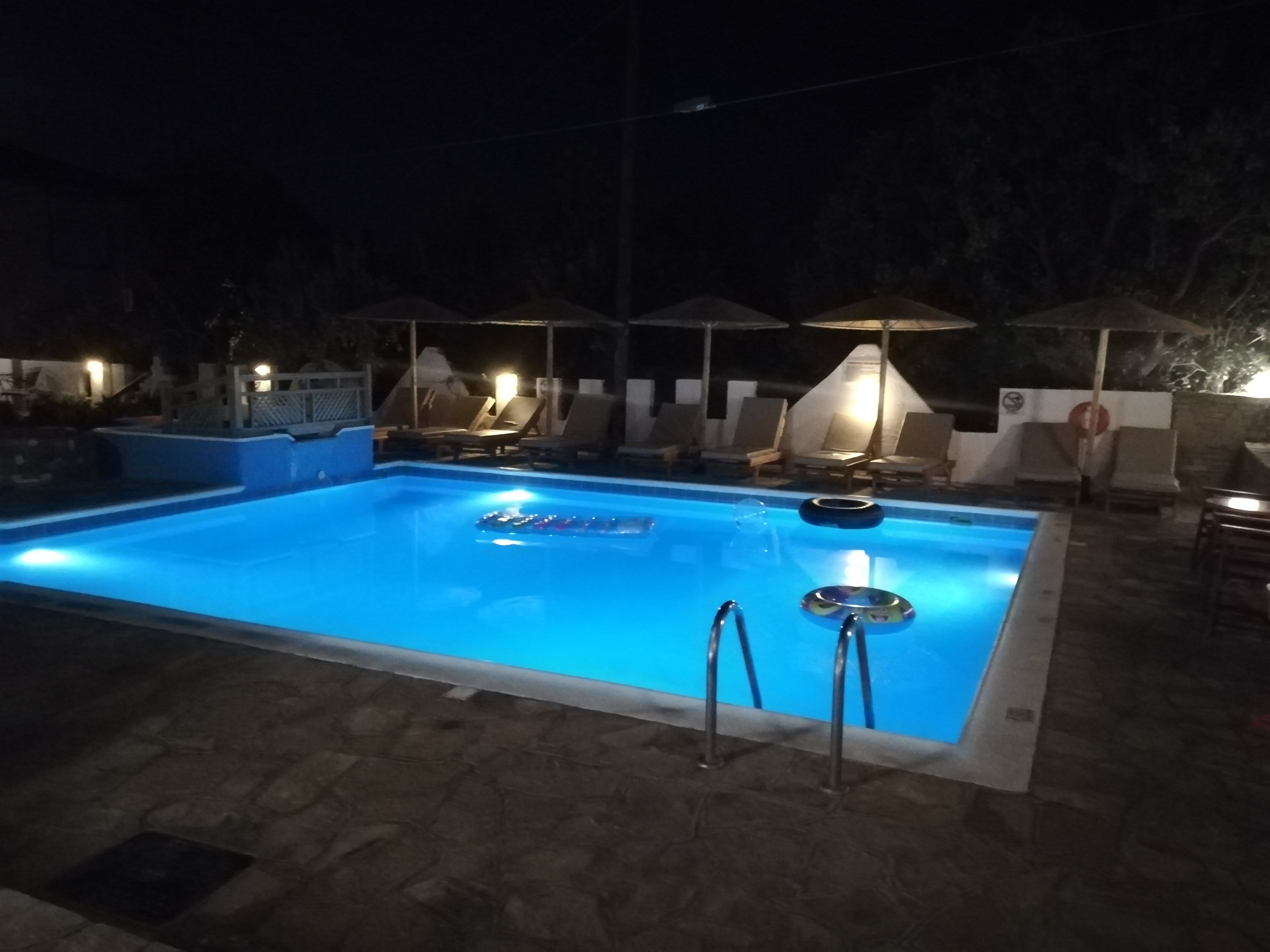 Evagelistria Apartments-泳池