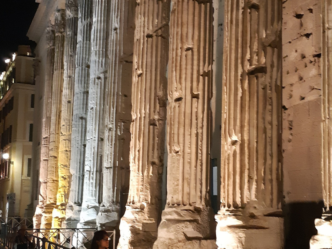 Tempio di Adriano景点图片
