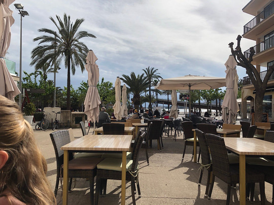 Comics British Pub-阿尔库迪亚港必去景点