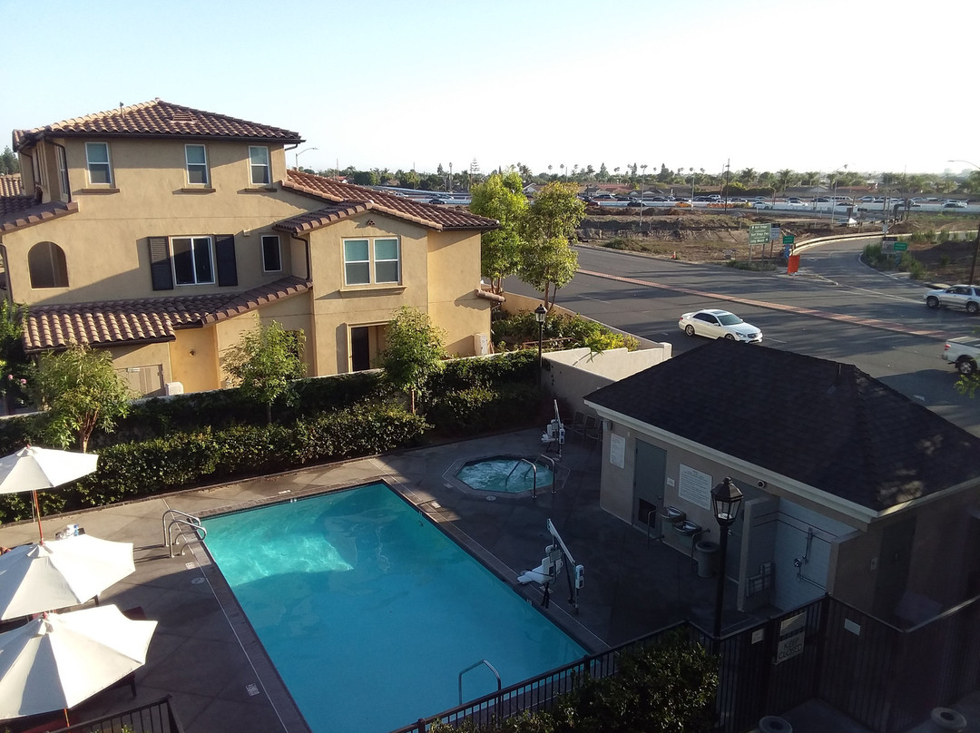 杭亭顿海滩喷泉谷艾雅酒店主图