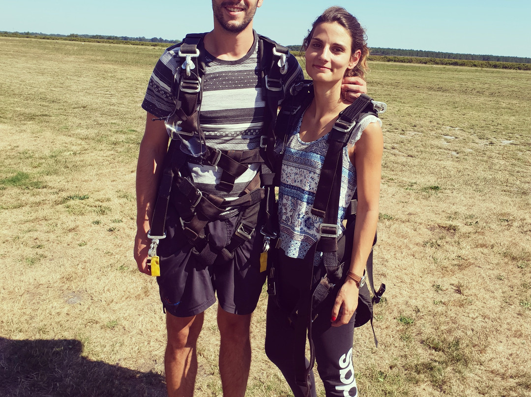 FL140 Parachutisme-Saint-Laurent-Medoc必去景点