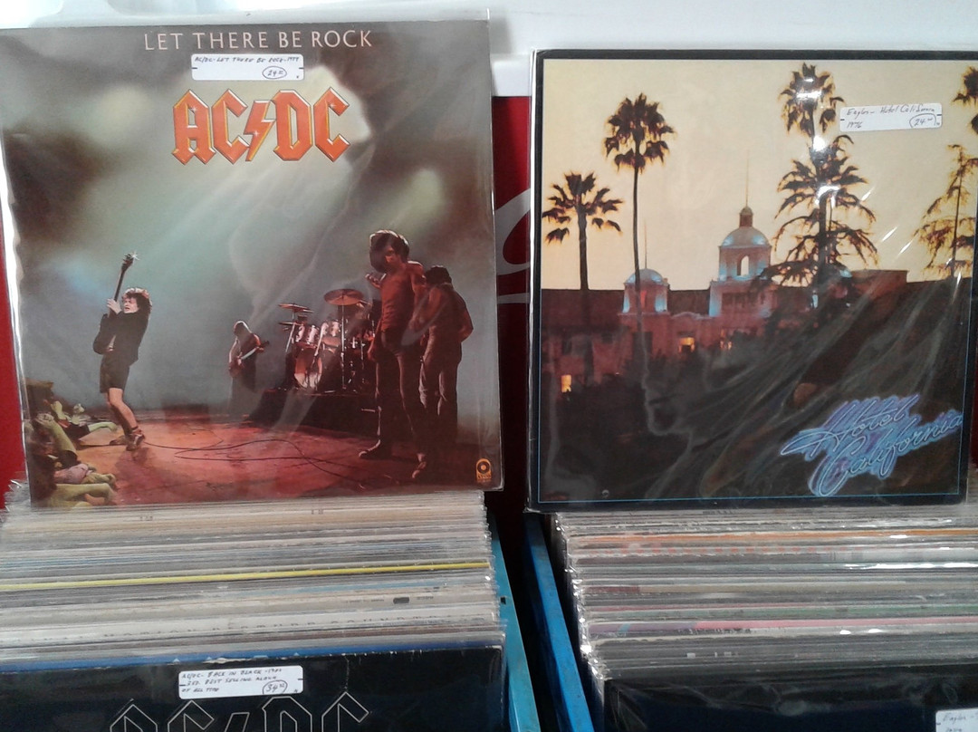 Old Ridge Antiques-St. Stephen必去景点