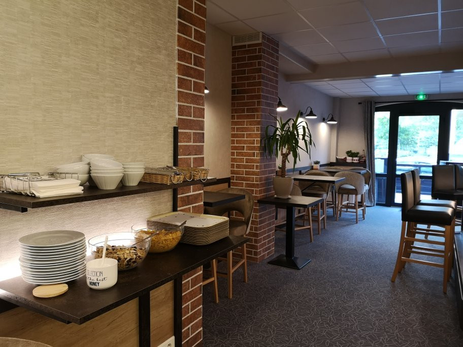 城堡因特尔酒店主图