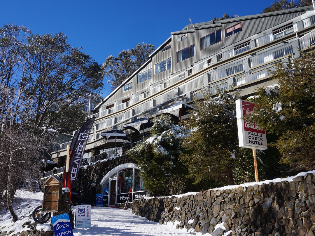 Falls Creek Hotel主图