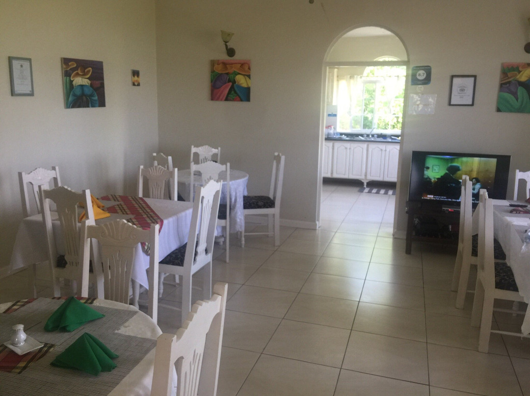 Retreat Guesthouse Luxury Suites主图